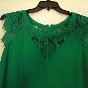 EUC. 41 Hawthorne Forrest green lace blouse. Size 1X